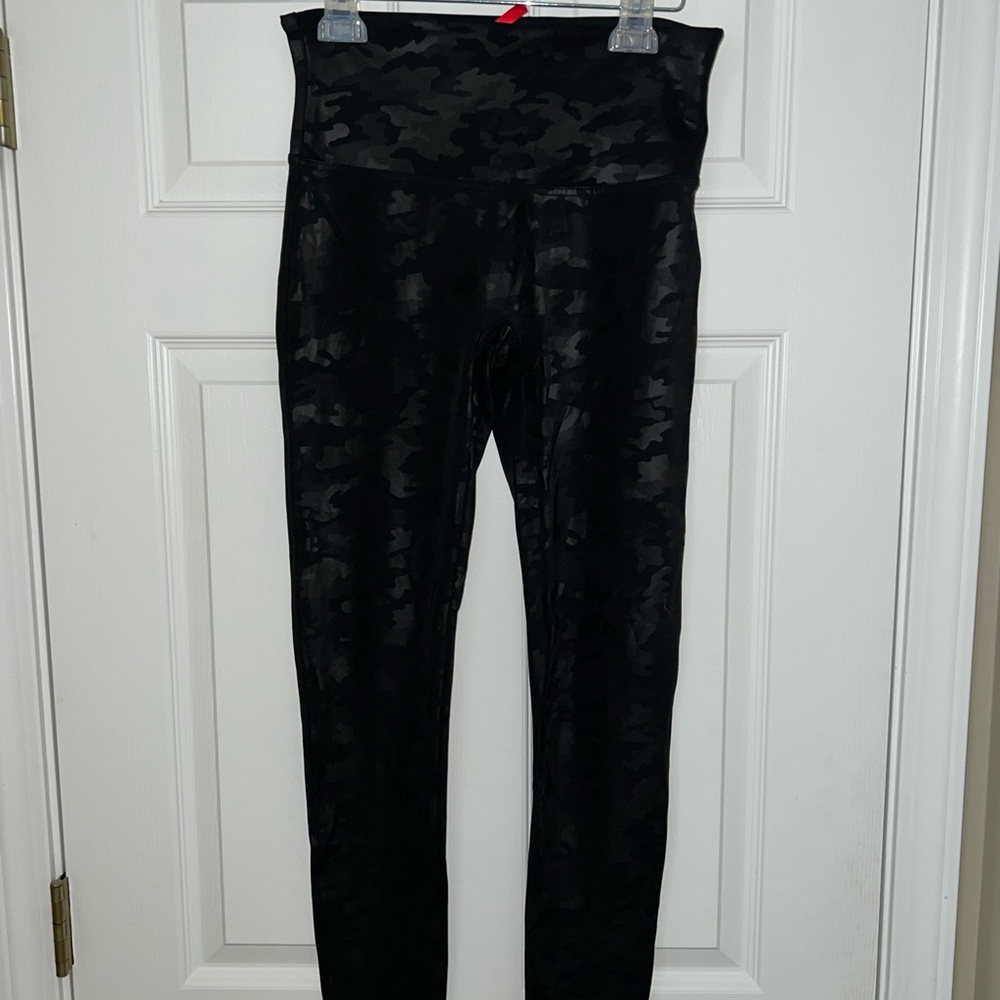 Spanx Camo legging -Size L (Shaping Technology)